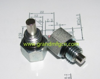 Magnetic oil drain plugs